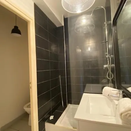 Апартаменты Charming 44m Near Downtown
