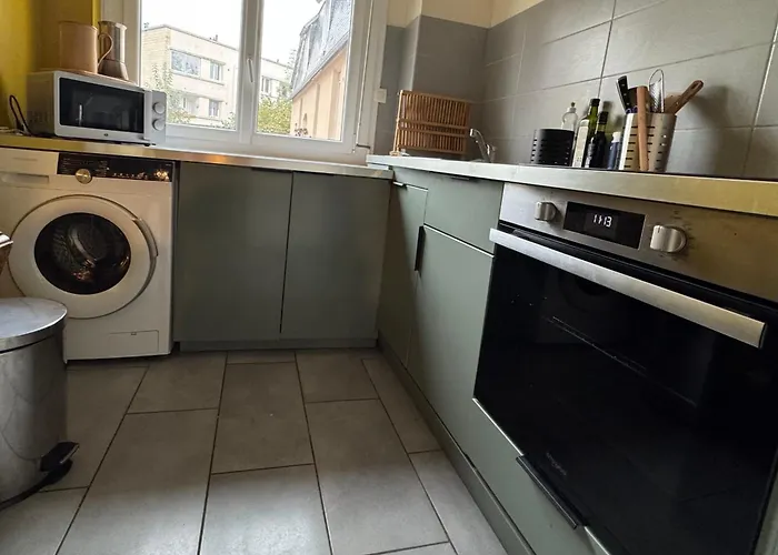 Charming 44m Near Downtown 凯恩